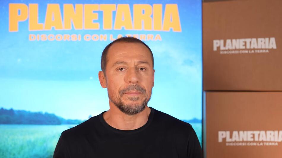 Stefano Accorsi parla di Planetaria - Discorsi con la Terra