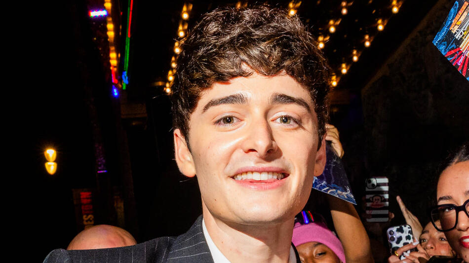 Noah Schnapp alla première mondiale della quinta stagione di Stranger Things di Netflix al TCL Chinese 6 Theatres il 6 novembre 2025 a Hollywood, California