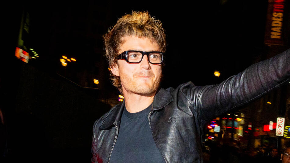 Joe Keery alla première mondiale della quinta stagione di Stranger Things di Netflix al TCL Chinese 6 Theatres il 6 novembre 2025 a Hollywood, California