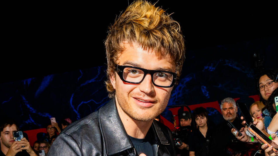 Joe Keery alla première mondiale della quinta stagione di Stranger Things di Netflix al TCL Chinese 6 Theatres il 6 novembre 2025 a Hollywood, California