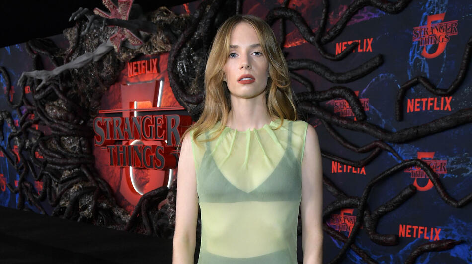 Maya Hawke alla première mondiale della quinta stagione di Stranger Things di Netflix al TCL Chinese 6 Theatres il 6 novembre 2025 a Hollywood, California