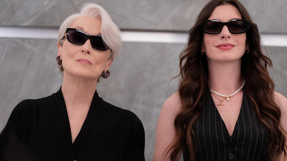 (S-D) Miranda Priestly (Meryl Streep) e Andie Sachs (Anne Hathaway) in 'Il diavolo veste Prada 2' di 20th Century Studios