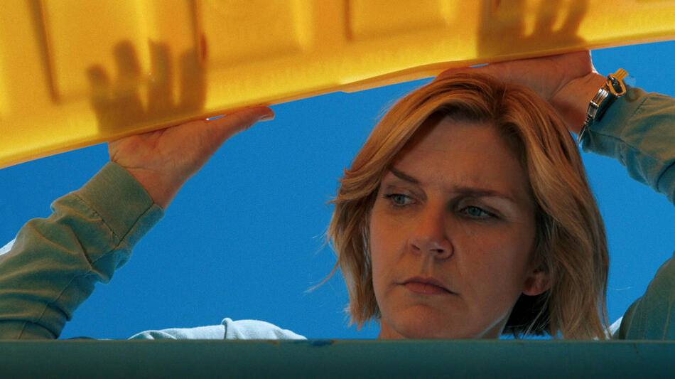 Rhea Seehorn in Pluribus 1x05