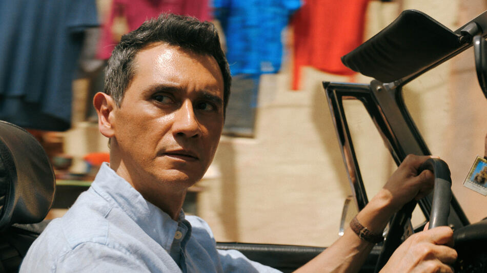 Carlos Manuel Vesga in Pluribus 1x07