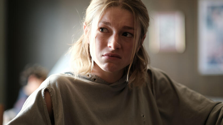 Hunter Schafer in Euphoria 2x05