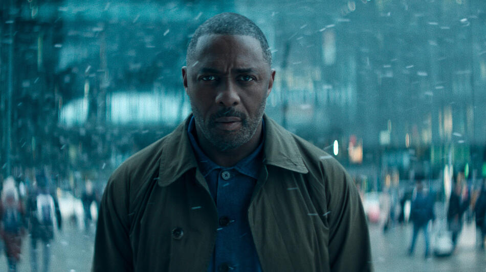 Idris Elba in Hijack 2x01