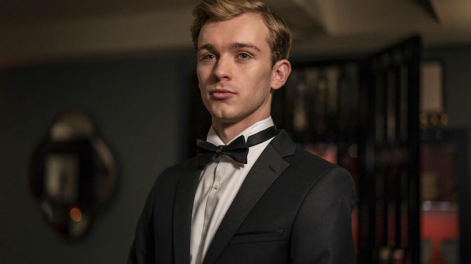 Harry Lawtey in Industry 1x07