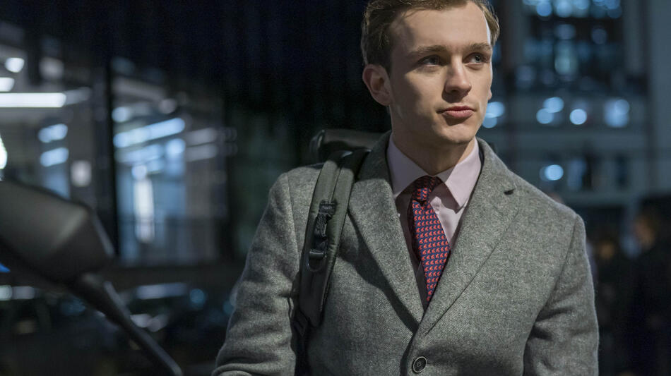 Harry Lawtey in Industry 1x08