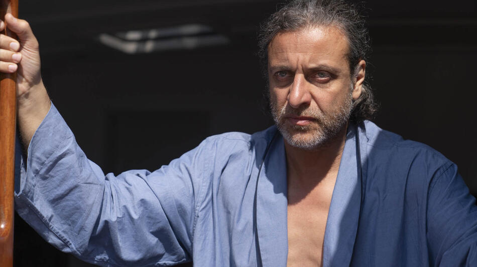 Adam Levy in Industry 3x06