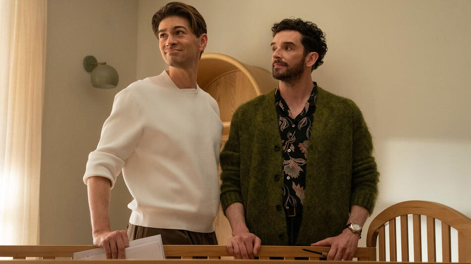 Devin Kawaoka e Michael Urie in Shrinking 3x01