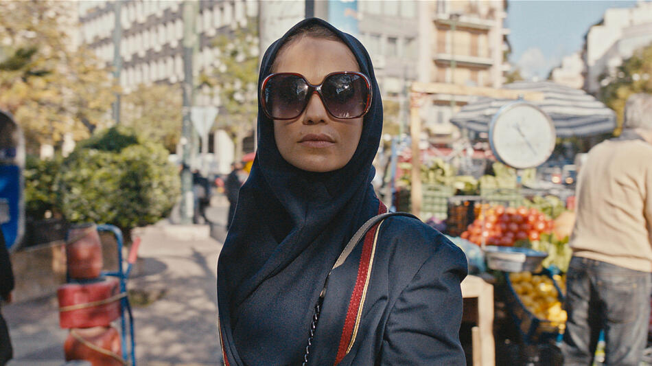 Niv Sultan in Tehran 1x01