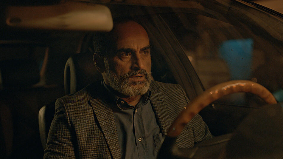Navid Negahban in Tehran 1x02