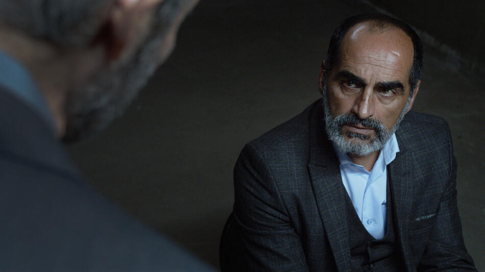 Navid Negahban in Tehran 1x04