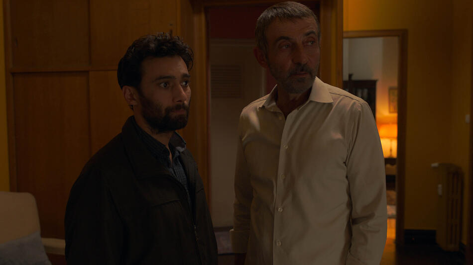 Arash Marandi e Shaun Toub in Tehran 2x01