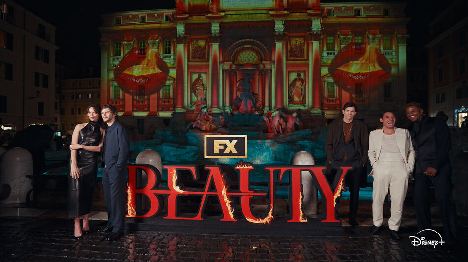 The Beauty, il cast alla Fontana di Trevi