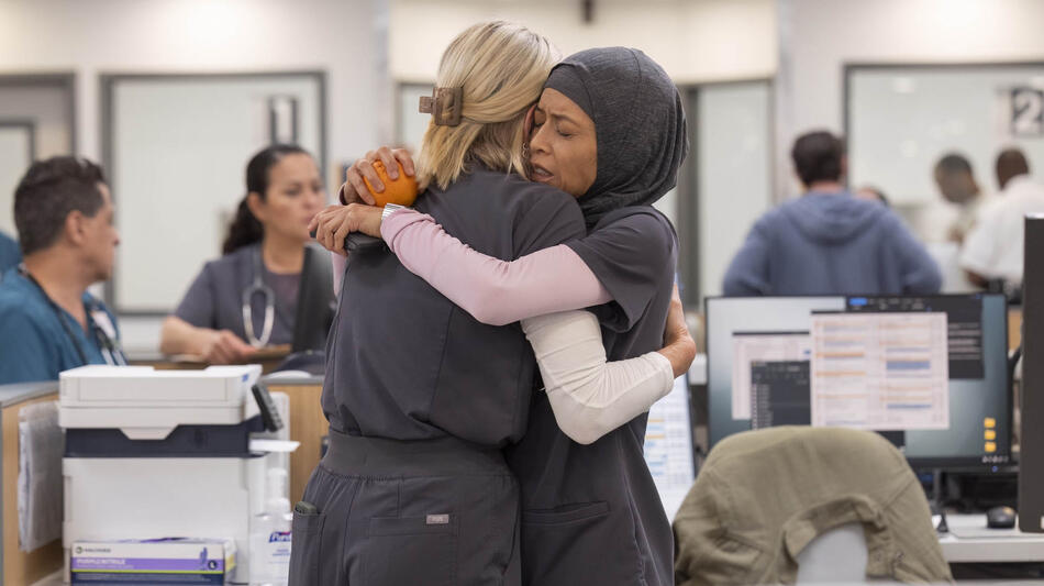 Katherine LaNasa, Amielynn Abellera in The Pitt 1x10