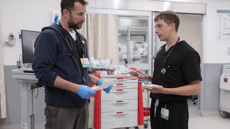 Noah Wyle, Gerran Howell in The Pitt 1x02