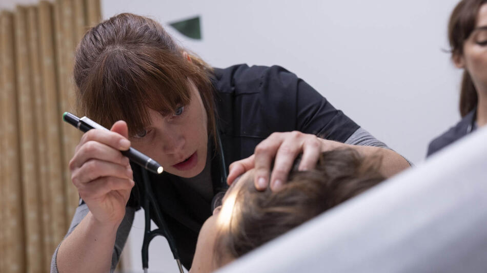 Fiona Dourif in The Pitt 1x03