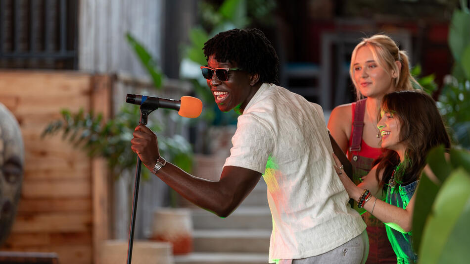 Toheeb Jimoh in Industry 4x05