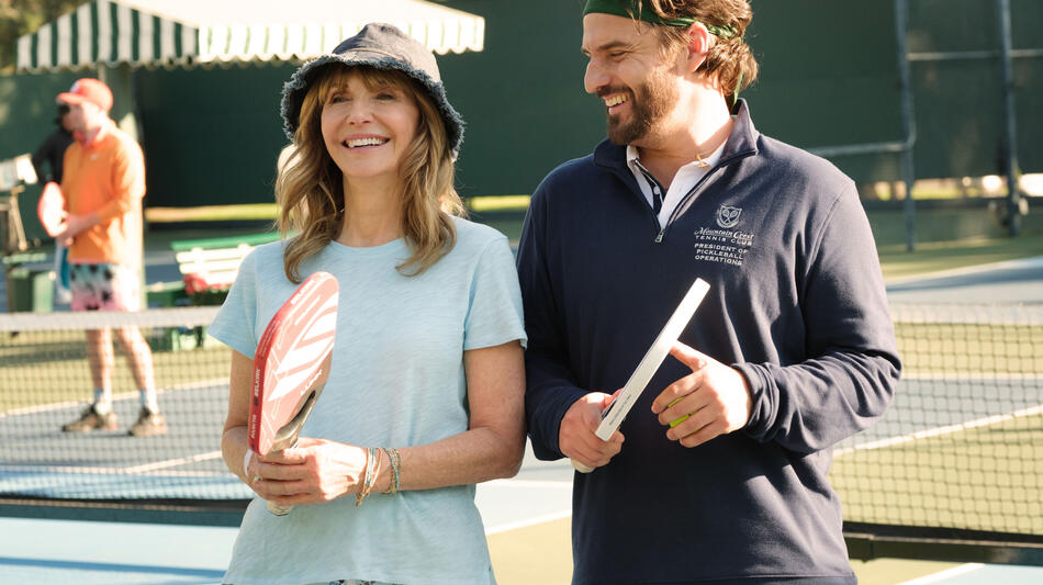 Mary Steenburgen e Jake Johnson in The Dink