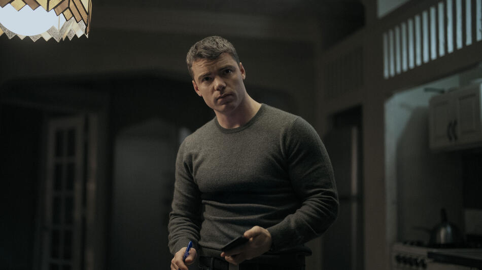 Gabriel Basso come Peter Sutherland in The Night Agent 3x05