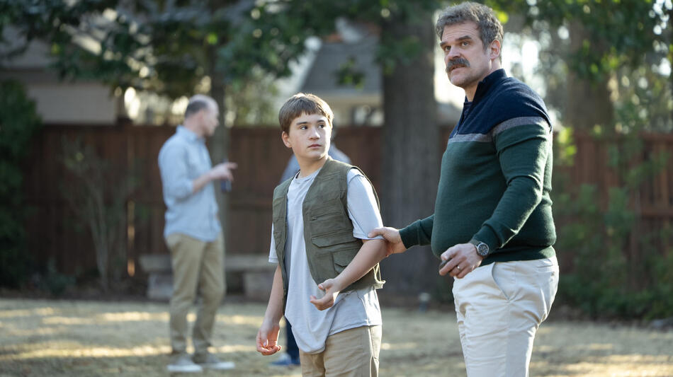 Arlan Ruf, David Harbour in DTF St. Louis 1x01