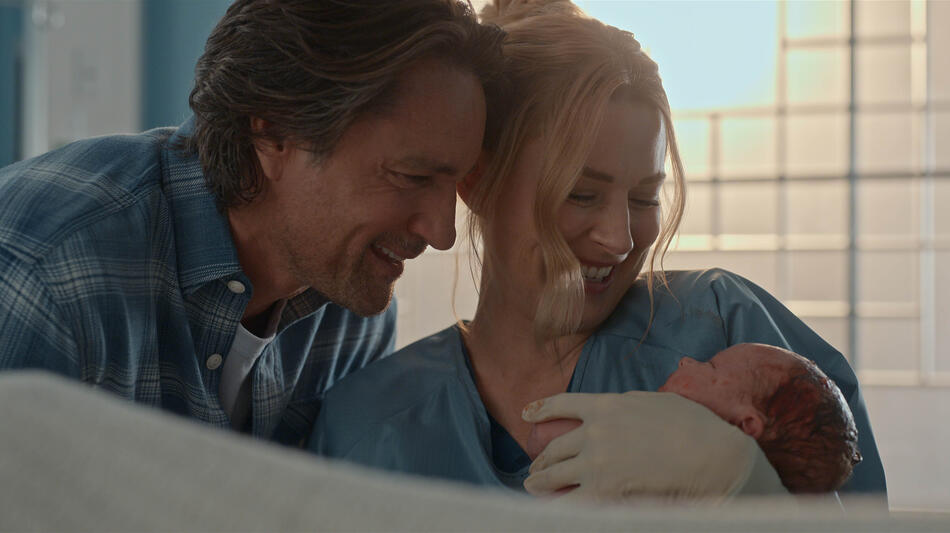 (S-D) Martin Henderson come Jack Sheridan e Alexandra Breckenridge come Melinda Monroe in Virgin River 7x10