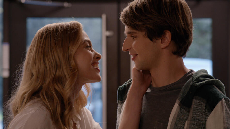 Sarah Dugdale come Lizzie e Grayson Maxwell Gurnsey come Ricky in Virgin River 3x02