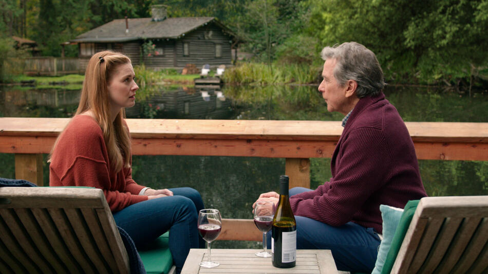 Alexandra Breckenridge come Mel Monroe e Tim Matheson come Doc Mullins in Virgin River 3x07
