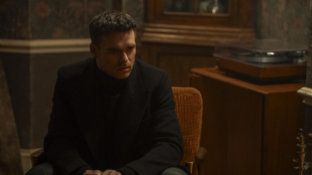 Richard Madden (Mason Kane) in Citadel 2x02