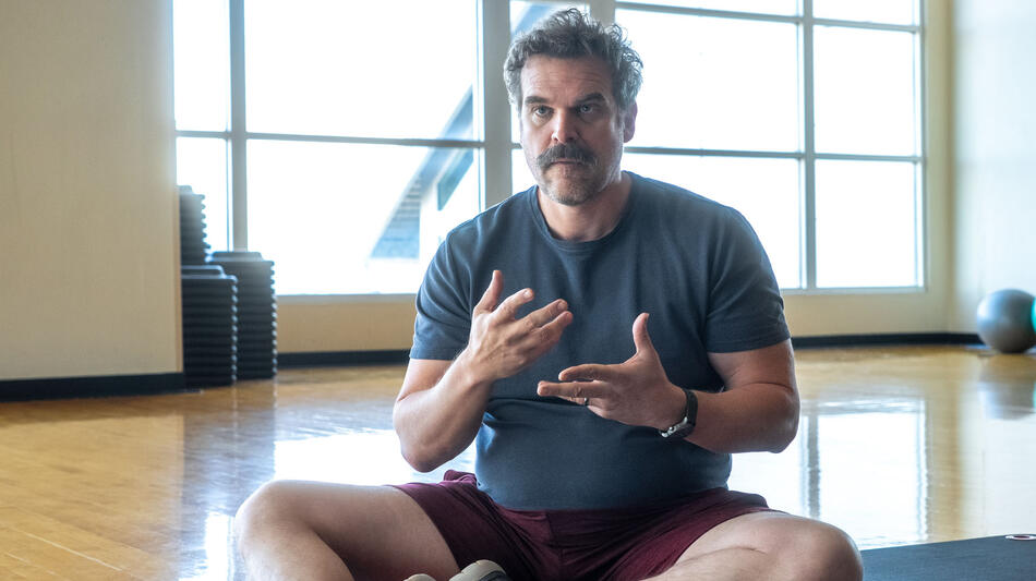 David Harbour in DTF St. Louis 1x05