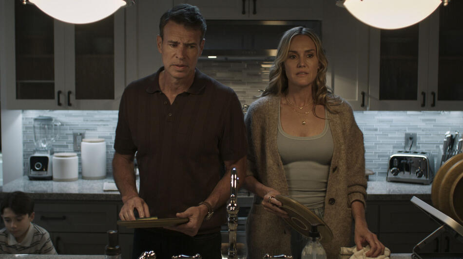 Malcolm (Scott Foley), Lori (Erinn Hayes) in It's Not Like That