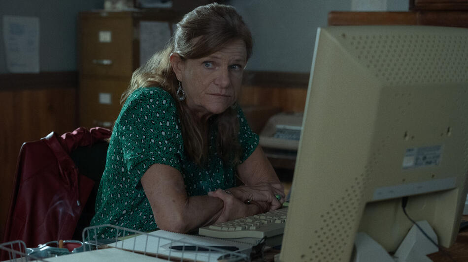 Dale Dickey in Widow's Bay 1x01