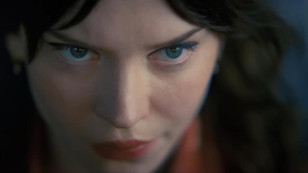 Companion con Sophie Thatcher e Jack Quaid, scena da Teaser Trailer