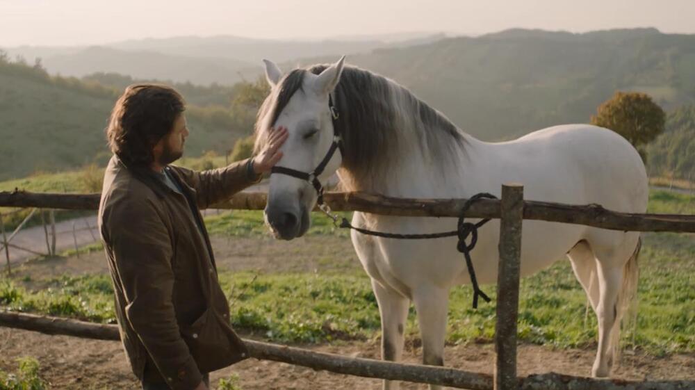 Dall'alto di una fredda torre, scena da Trailer
