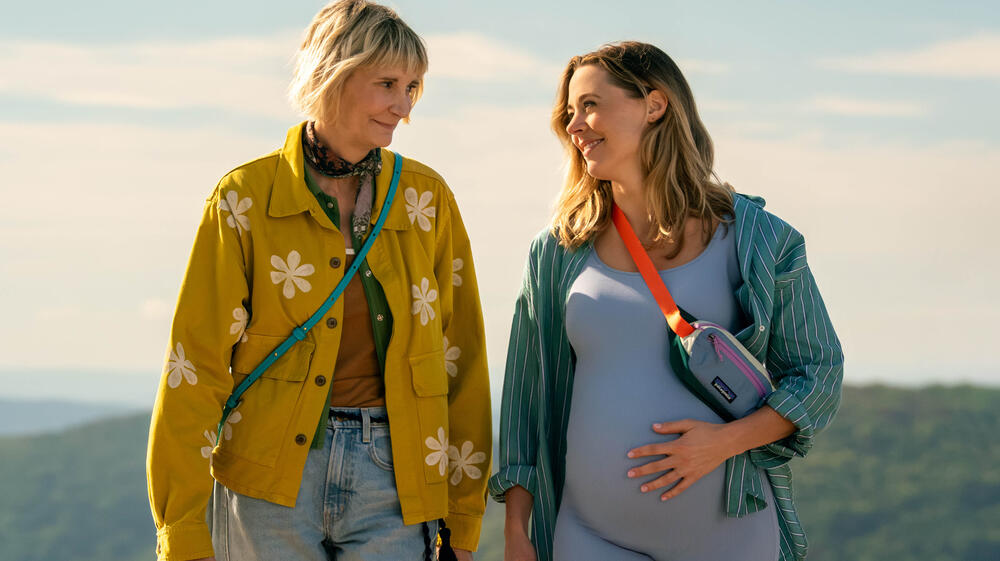 (S-D) Kerri Kenney-Silver come Anne e Erika Henningsen come Ginny in The Four Seasons 2x01