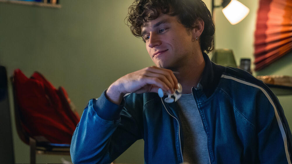 Brandon Flynn in Maximum Pleasure Guaranteed 1x01