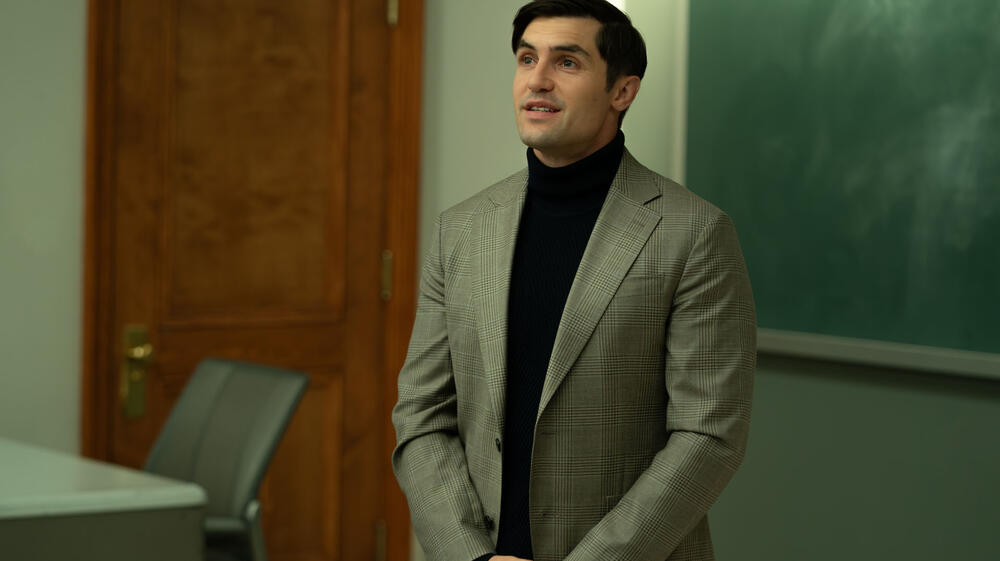 Phil Dunster in Rooster 1x10