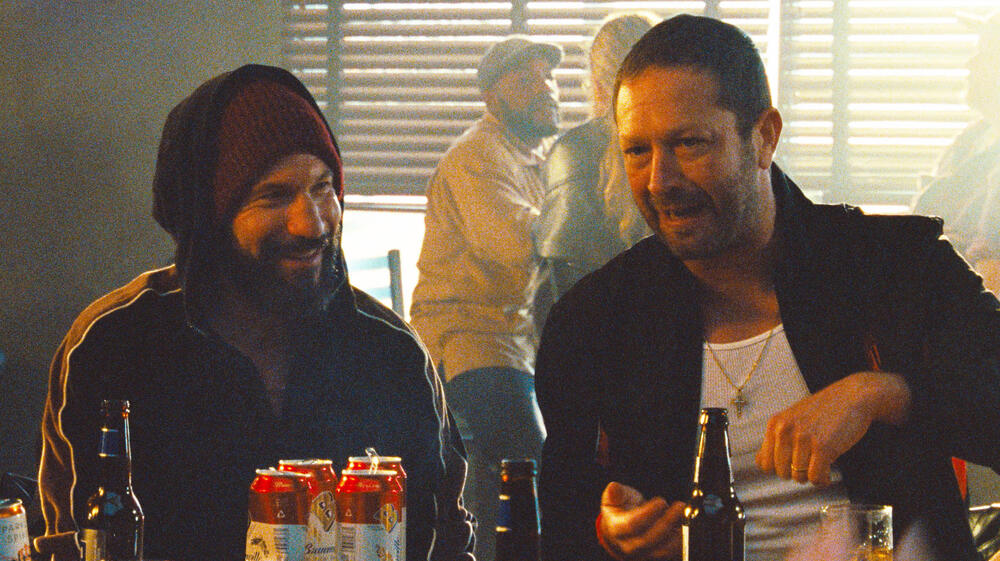 Jon Bernthal come Michael Berzatto, Ebon Moss-Bachrach come Richard 'Richie' Jerimovich in The Bear - Episodio Speciale 'Gary'