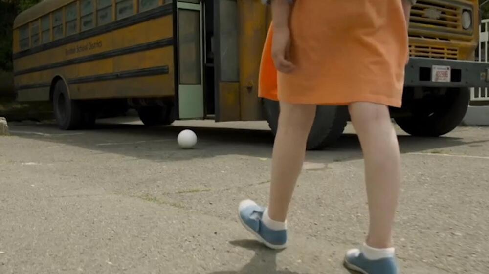 The Piper di Erlingur Thoroddsen, scena da Clip 'Autobus'