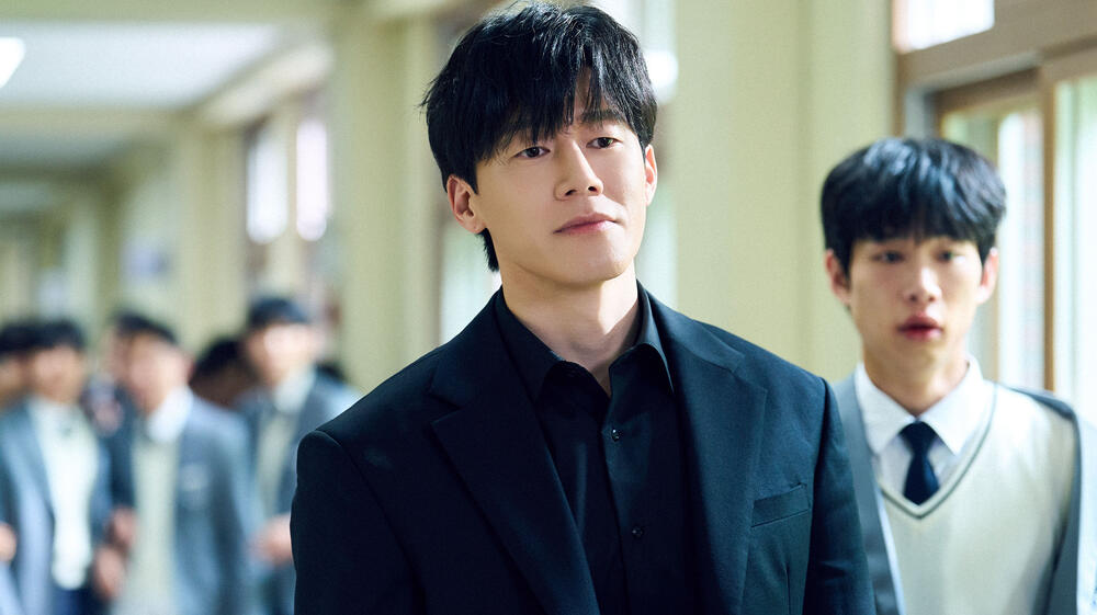 Kim Moo-Yul come Na Hwa-jin in Lezioni Vere 1x01