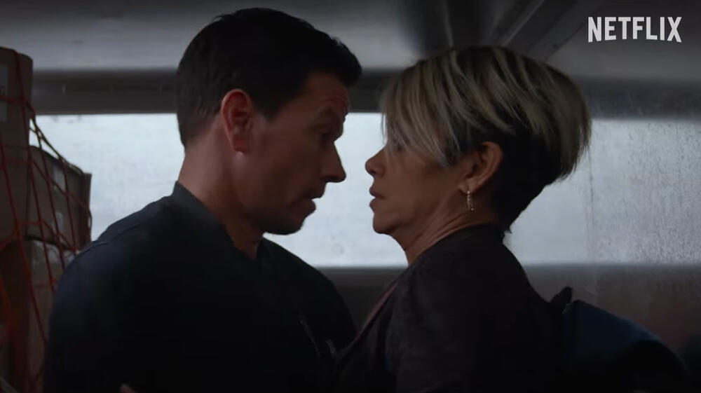 Mark Wahlberg e Halle Berry in The Union, scena da trailer