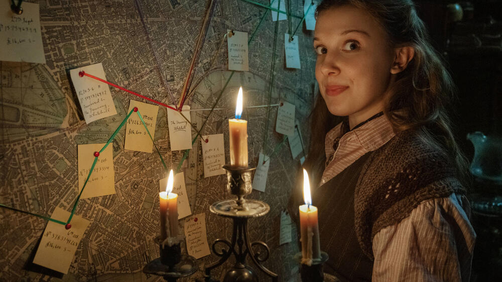 Millie Bobby Brown come Enola Holmes in Enola Holmes 2