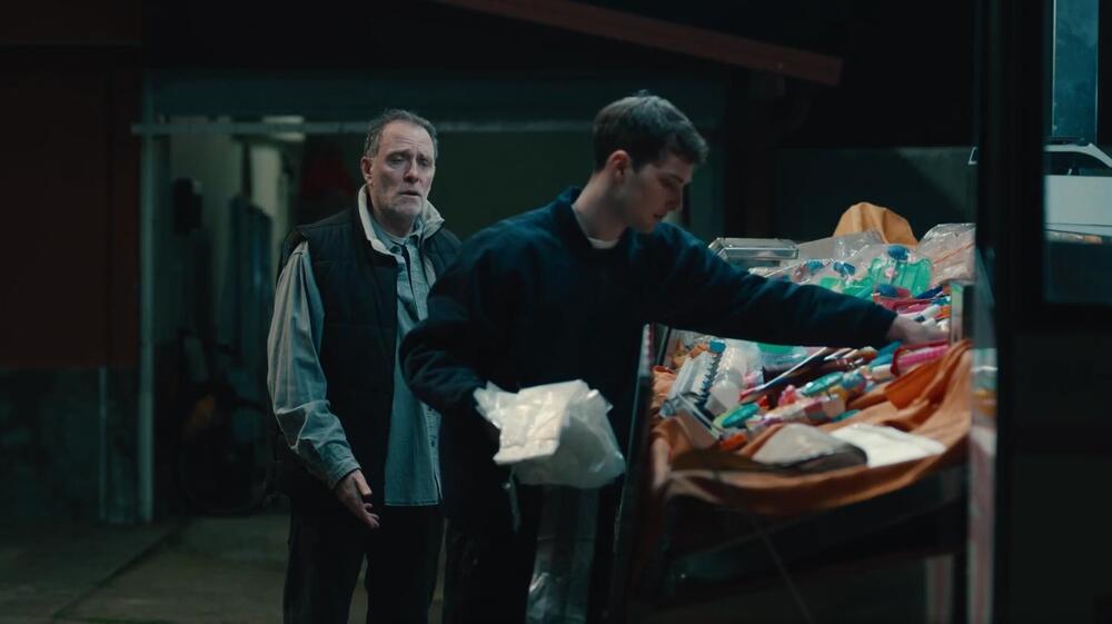 La città dei vivi di Edoardo Gabbriellini, scena da Clip 'Me lo trovo un lavoro'