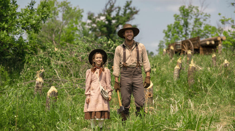 (S-D) Alice Halsey come Laura Ingalls, Luke Bracey come Charles Ingalls in La casa nella prateria 1x01