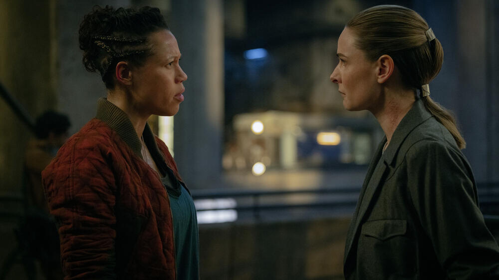 Remmie Milner e Rebecca Ferguson in Silo 3x03
