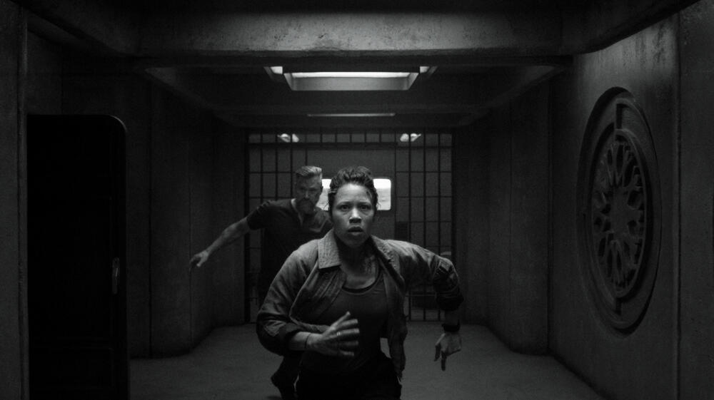 Remmie Milner e Shane McRae in Silo 3x05