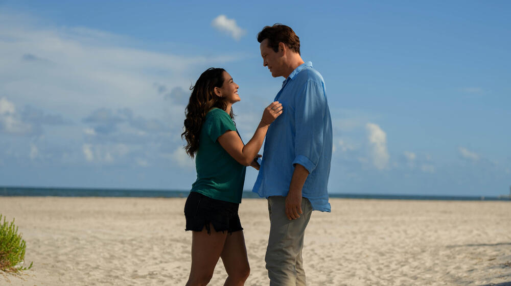 Natalie Martinez e Vince Vaughn in Bad Monkey 1x09