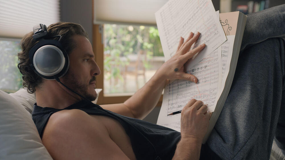 Pedro Pascal in Behemoth! Un Vita. Da Ricomporre.
