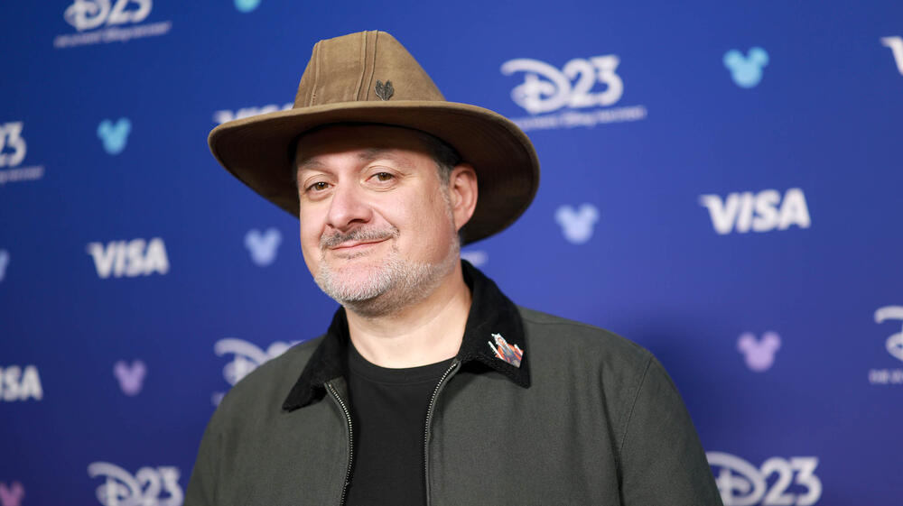 Dave Filoni, Presidente e Direttore Creativo di Lucasfilm, al Disney Entertainment Showcase del D23: The Ultimate Disney Fan Event, il 14 agosto 2026 ad Anaheim, California